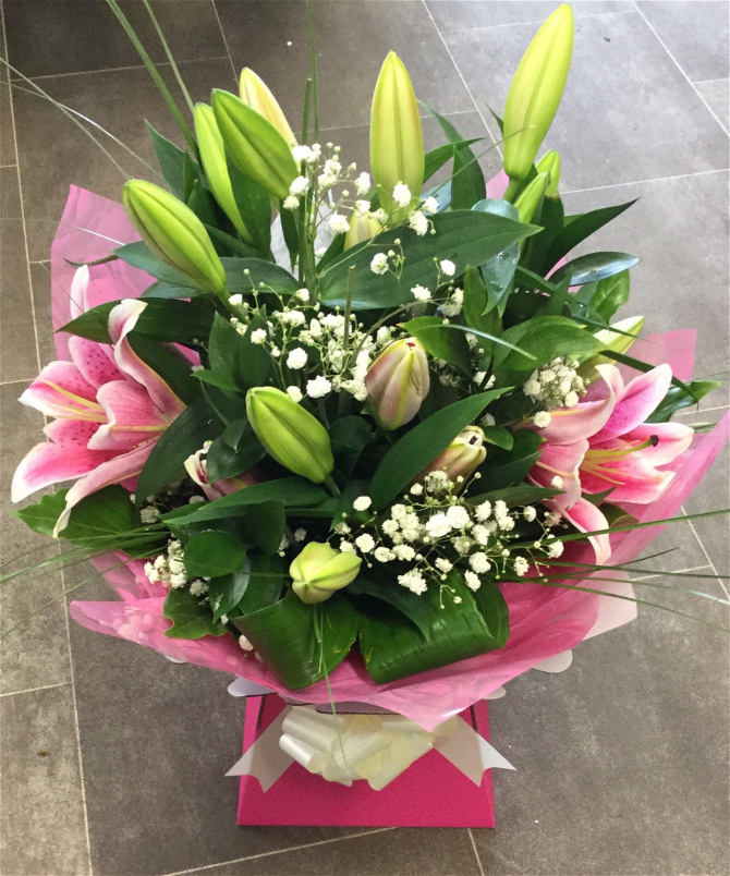 Valentines Day Flower Delivery in Wolverhampton Bilston Wednesfield