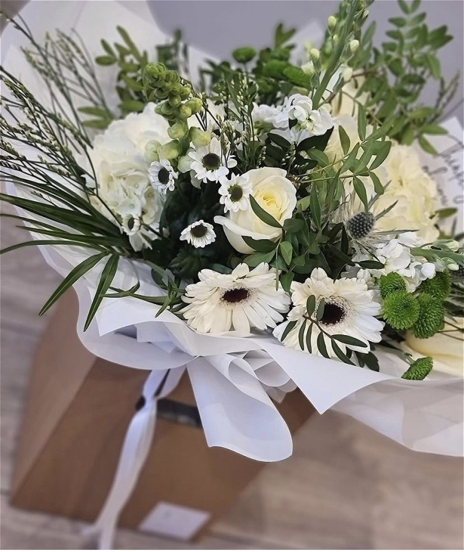 Bouquets Flower Delivery in Newport Caerleon Risca Floral Belles