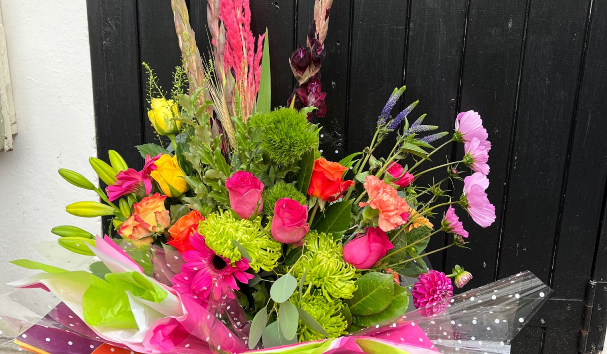 A Florist in Waterlooville Fareham Cosham Lily & Bee NextDay Flower Delivery Lily & Bee