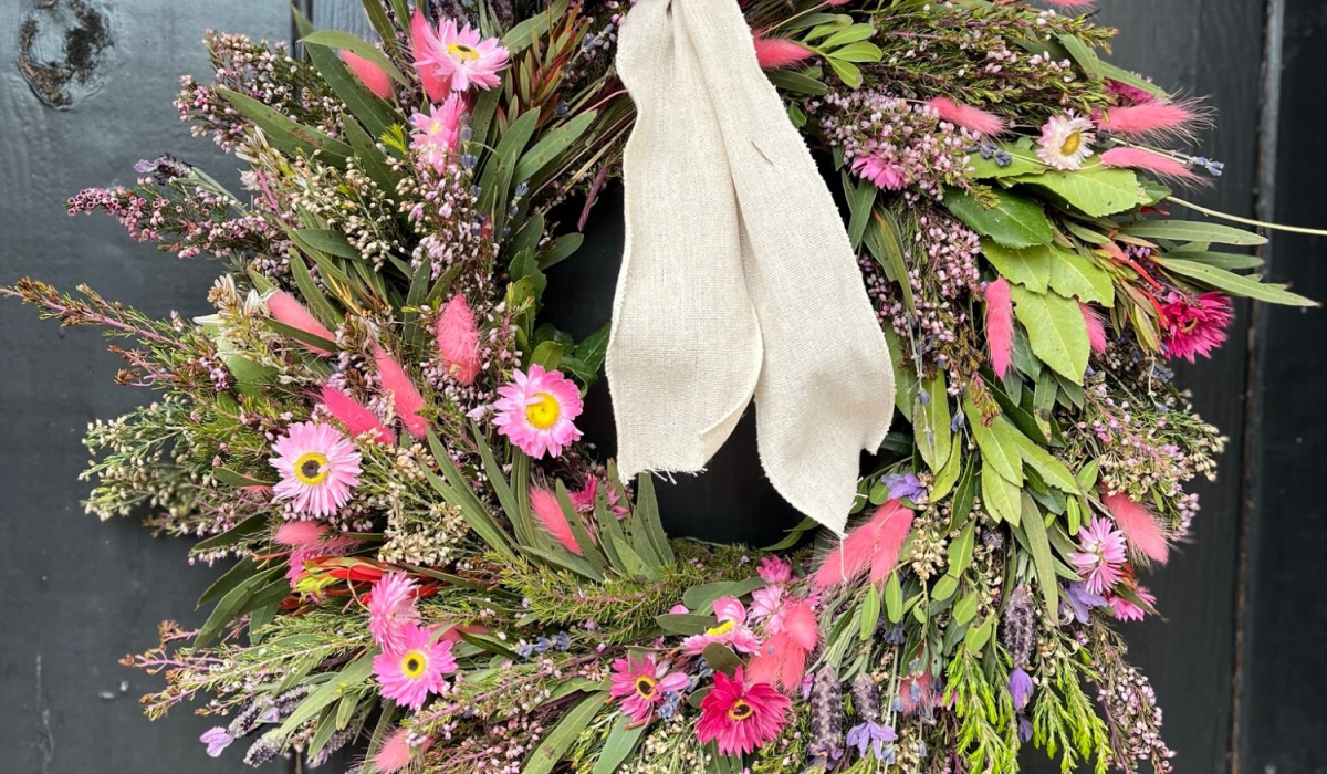 A Florist in Waterlooville Fareham Cosham Lily & Bee NextDay Flower Delivery Lily & Bee