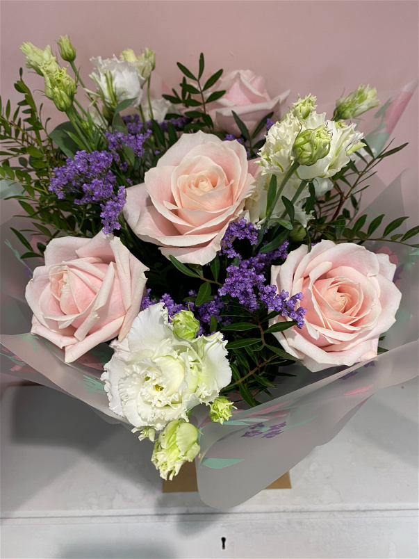 Bouquets Flower Delivery in Leighton Buzzard Wilde Flower Boutique
